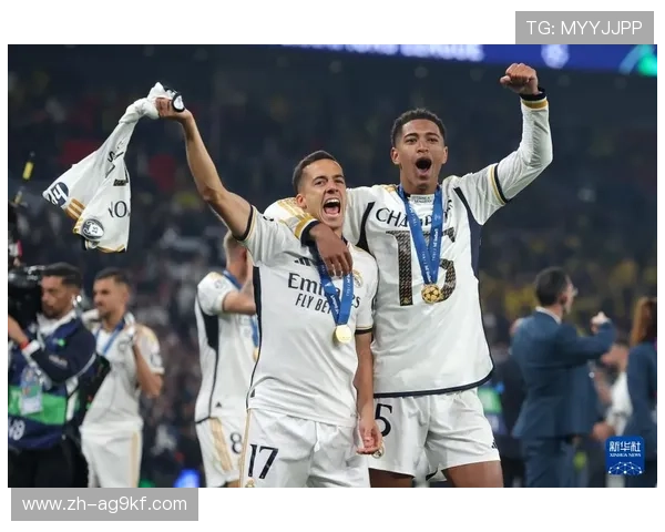 皇马更衣室趣事安切洛蒂电话贝林厄姆遭冷落维尼修斯秒接化解尴尬